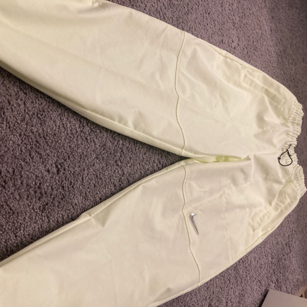 Nike Joggers - Picture 2 of 4